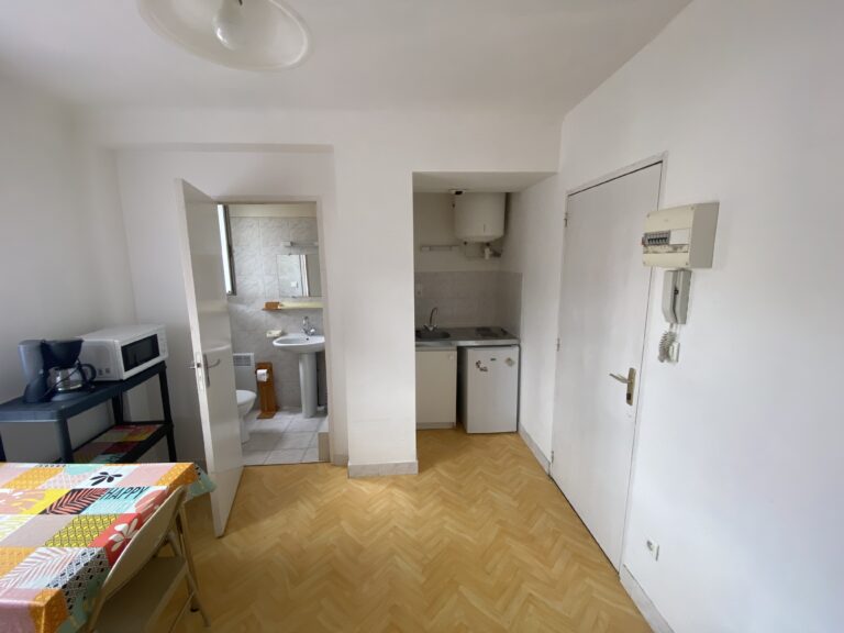 Studio meublé (en rénovation)
