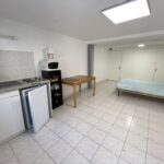 Grand studio meublé avec lit double
