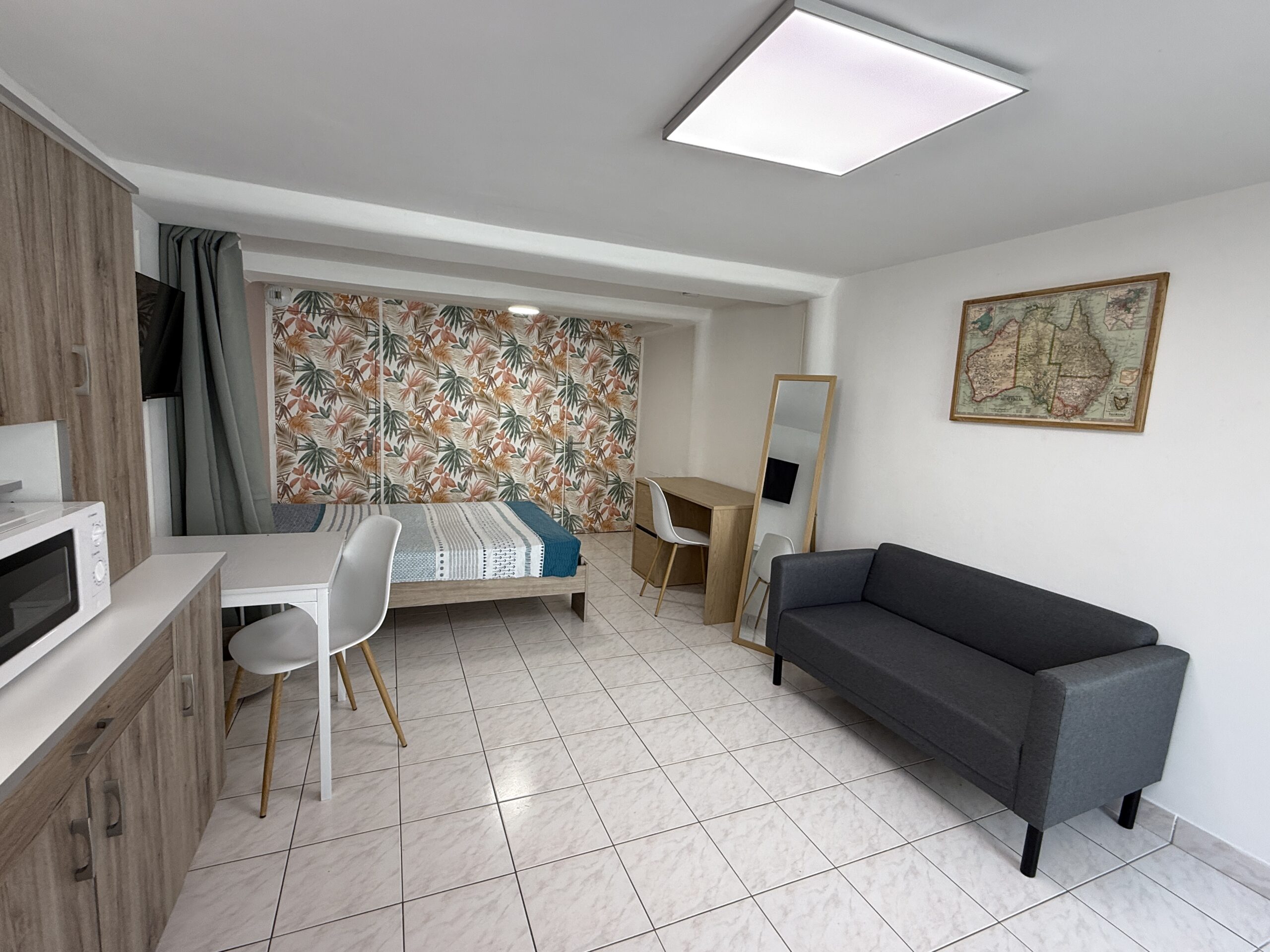 Grand studio meublé avec lit double