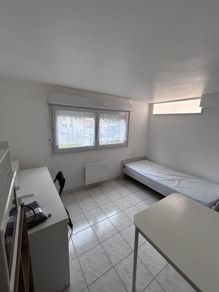 Petit studio étudiant équipé